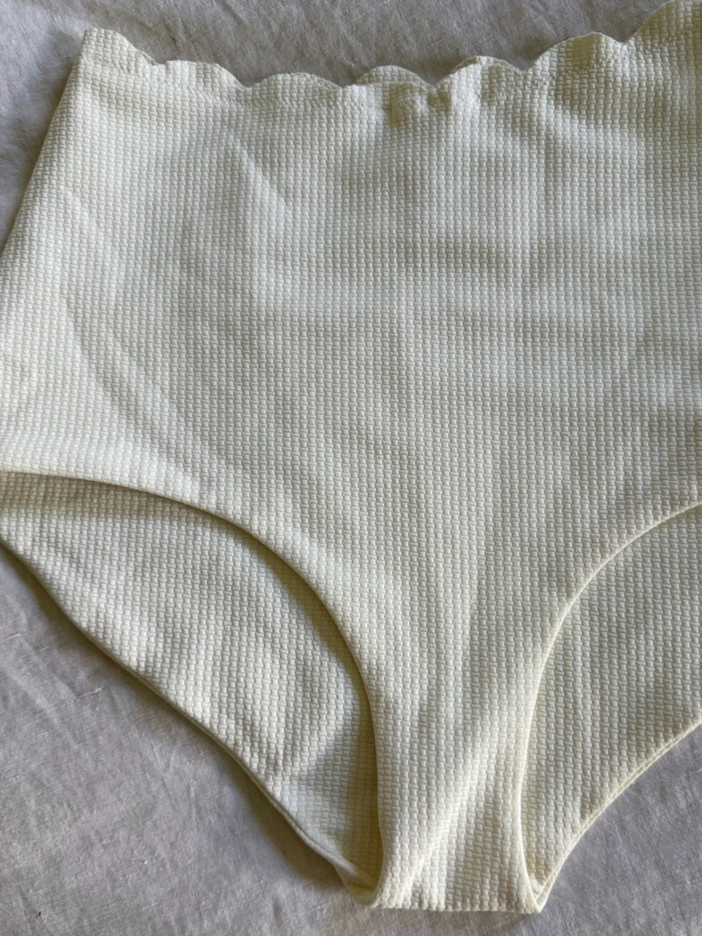 Women’s Cream Scalloped Edge Bikini